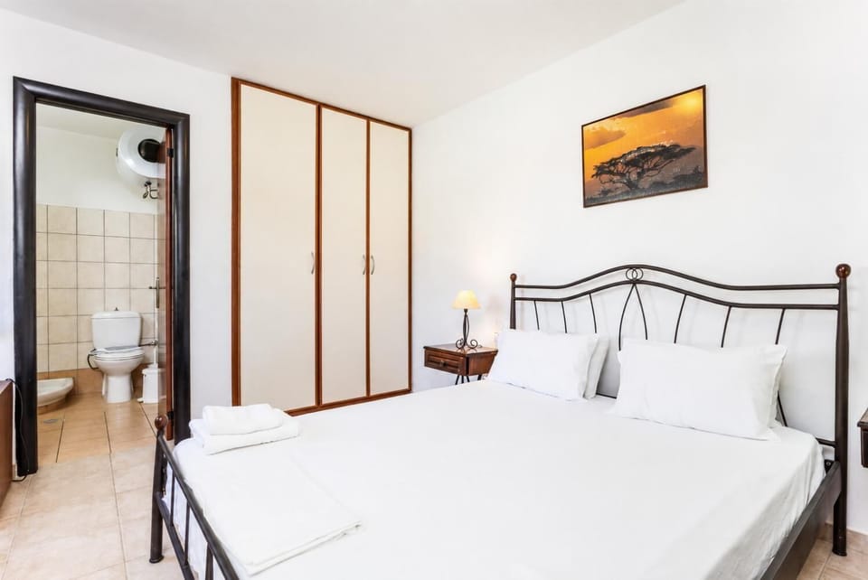 Double bedroom with A/C and en suite bathroom