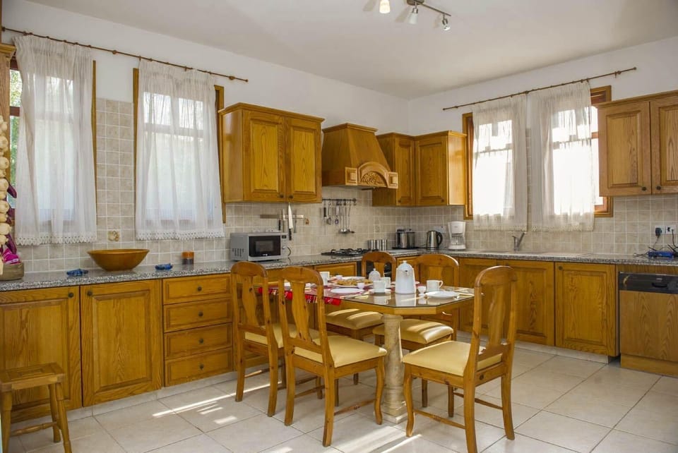 Dining with Kitchen 