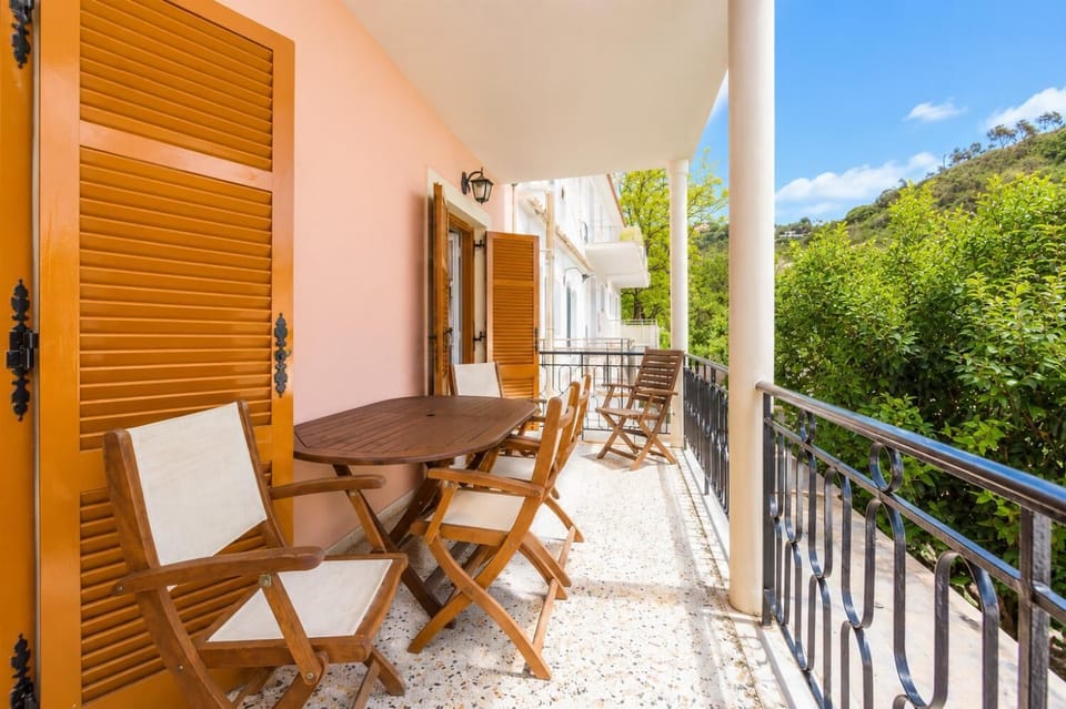 Balcony with outdoor seating
