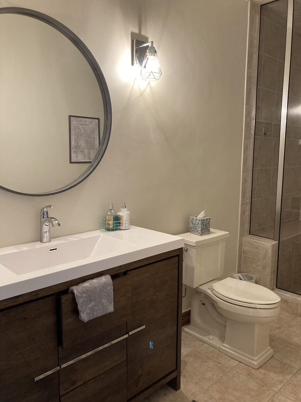 Main floor full bathroom (with steam shower)
