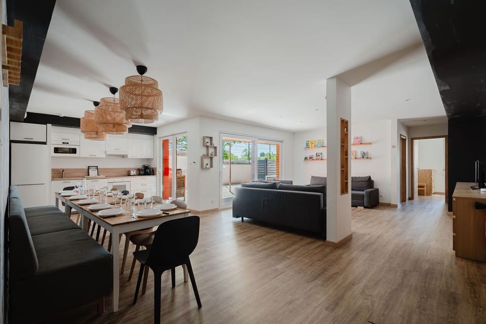 Cottage, Accessible, Courtyard View (La Terrasse) | Dining