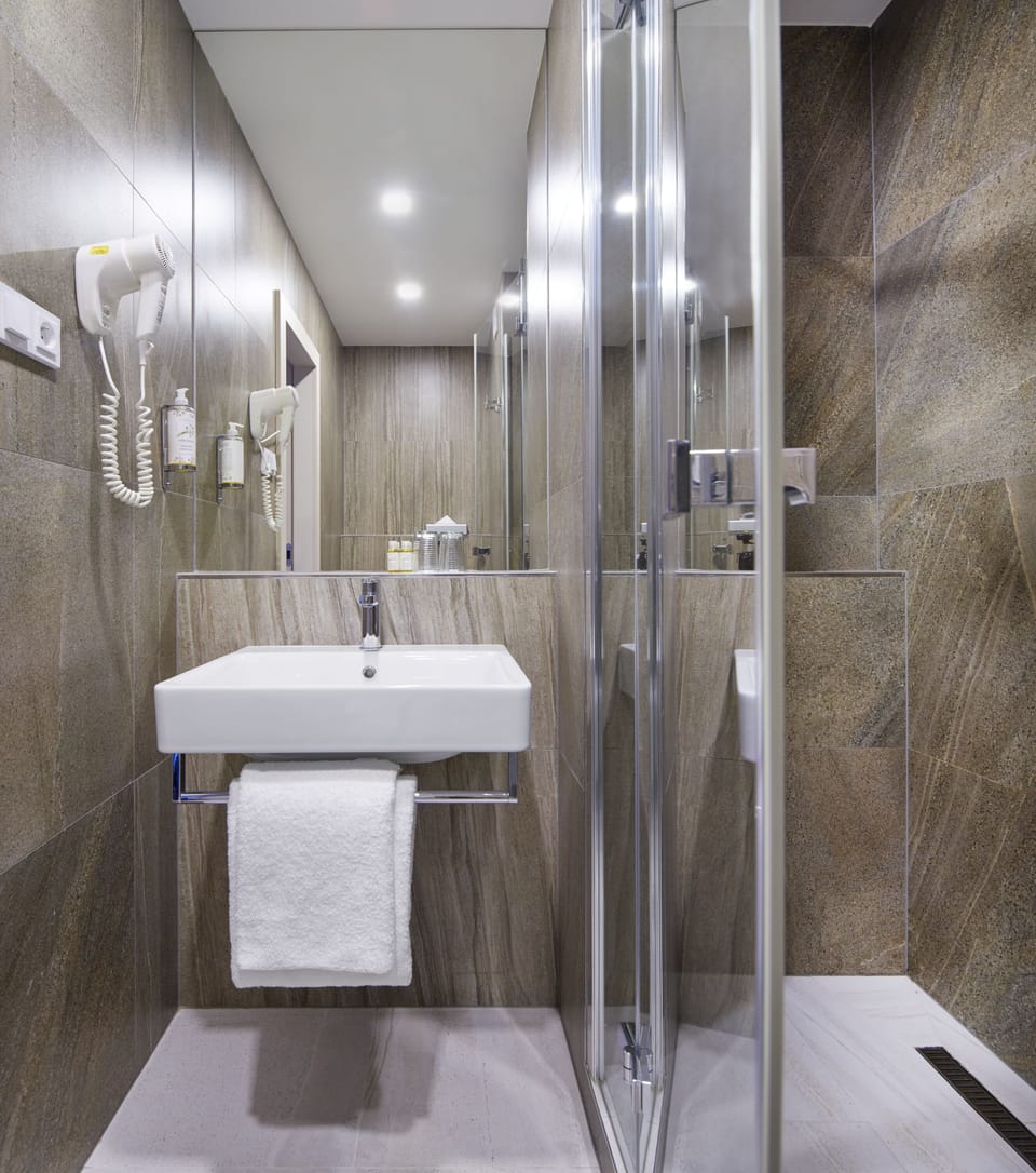 Shower, free toiletries, hair dryer, towels