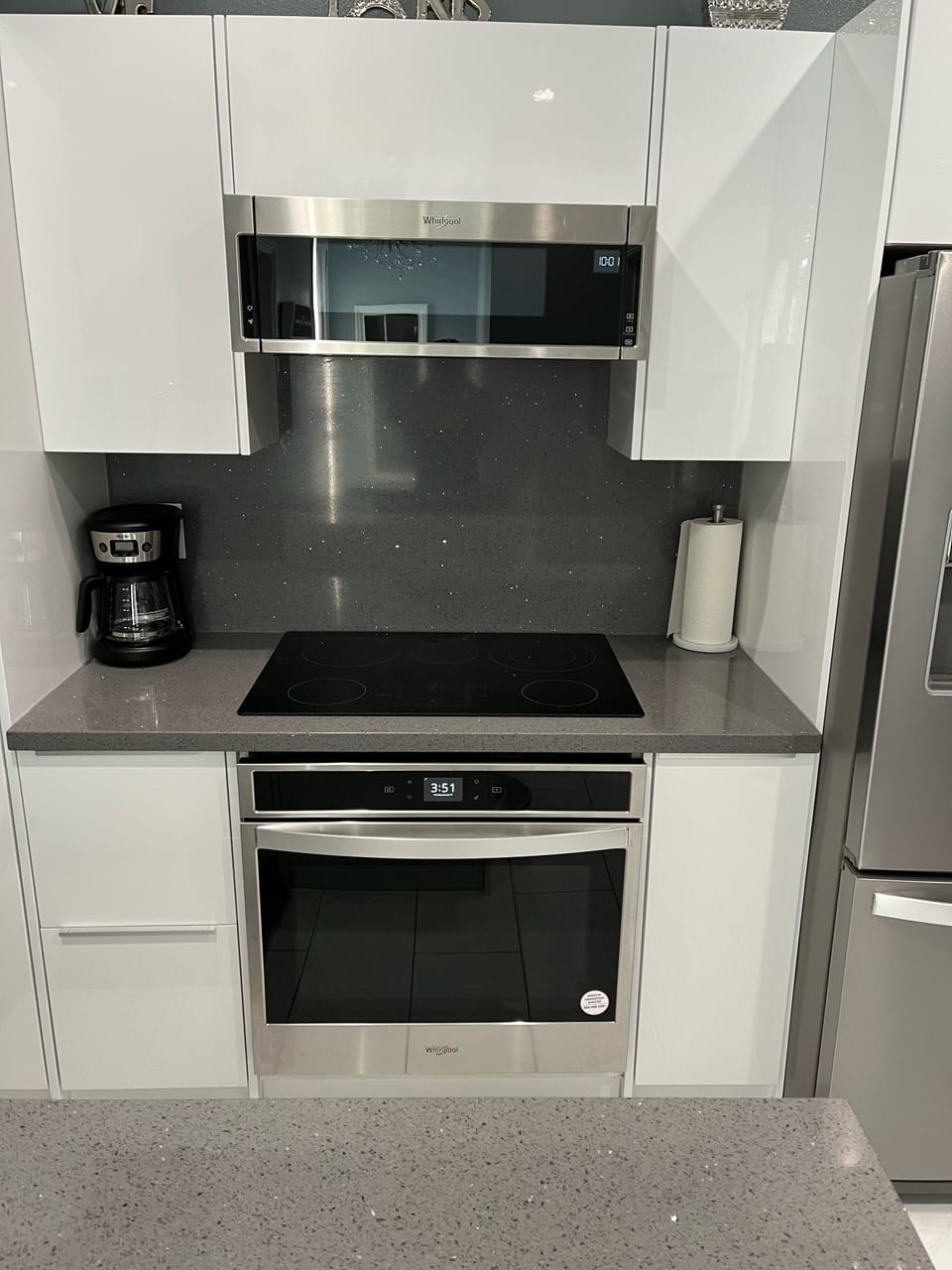 Kichen with oven microwave 
