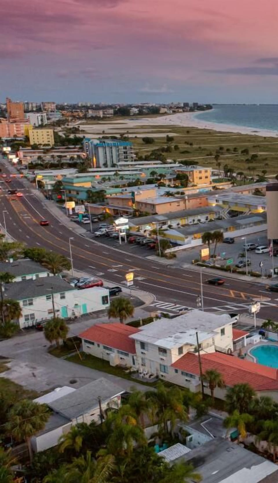 Boutique Beach Retreat Treasure Island Directly across the street from one of the most beautiful beaches. 