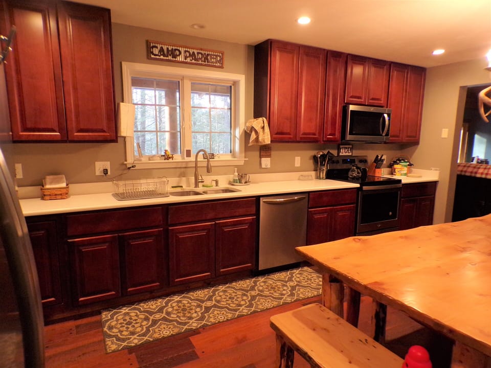 Large Eat in Kitchen-  Fully Equipped!