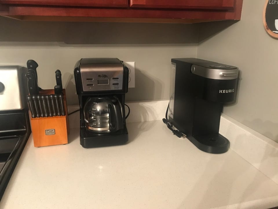 Coffee Bar!   Coffee, tea bags, sugar, sweeteners and coffee pods are included.