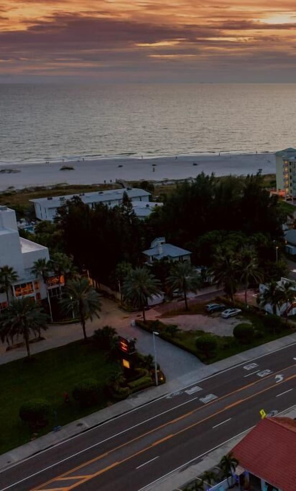 Boutique Beach Retreat Treasure Island Directly across the street from one of the most beautiful beaches. 