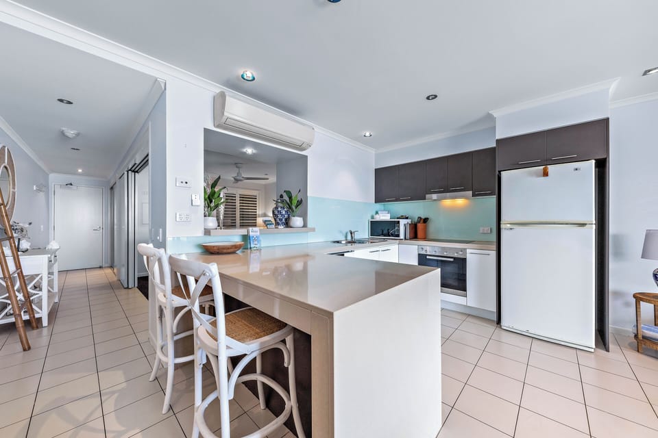 Luxury Single Room | Private kitchen | Fridge, microwave, oven, stovetop