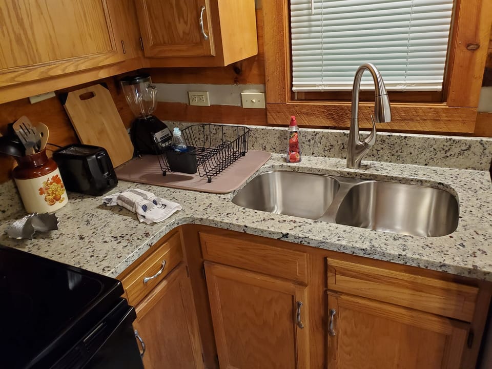 The double basin sink has lots of room to cook, if you wish!