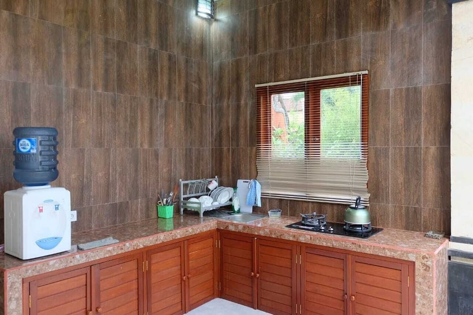 The kitchen with stove, fridge, blender, toaster and unlimitted drinking water