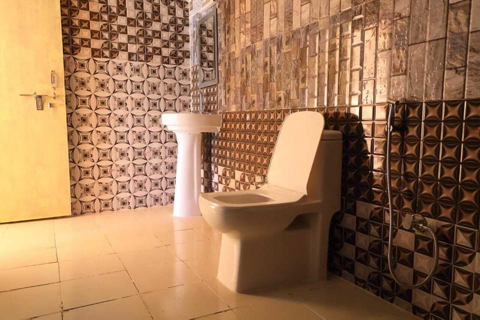 Shower, free toiletries