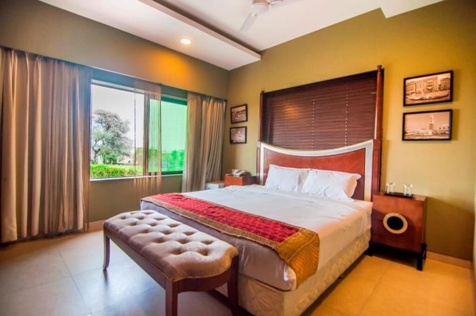 In-room safe, soundproofing, WiFi (free), bed sheets