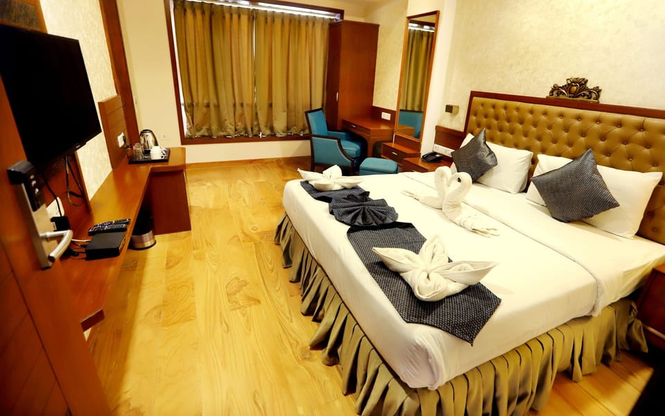 Deluxe Room | In-room safe, soundproofing, WiFi (free), bed sheets