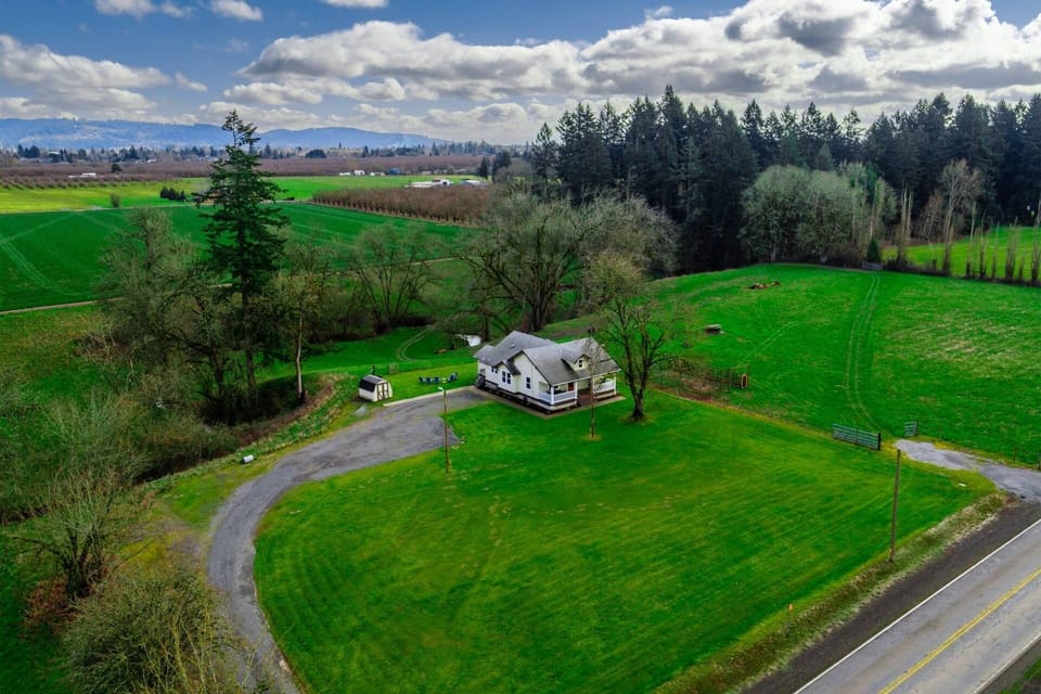 Gaibler Country Cottage is located in the vibrant Willamette Valley.