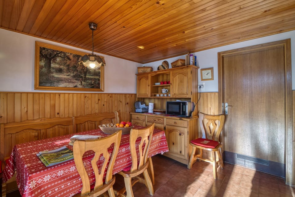 Family Villa, 2 Bedrooms, 2 Bathrooms, Mountainside (Bonidesa House With Whirlpool) | Dining