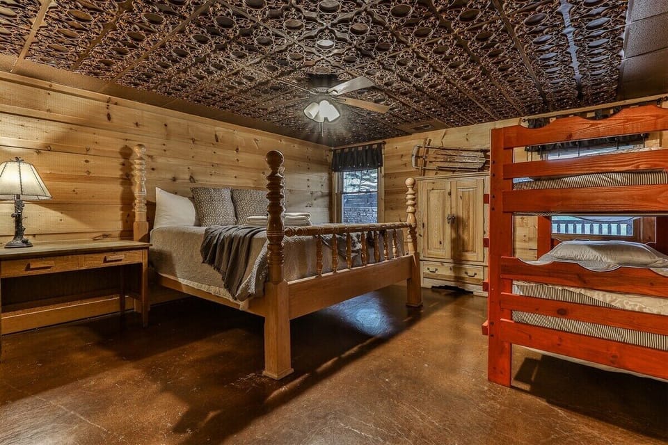 Terrace level king bedroom