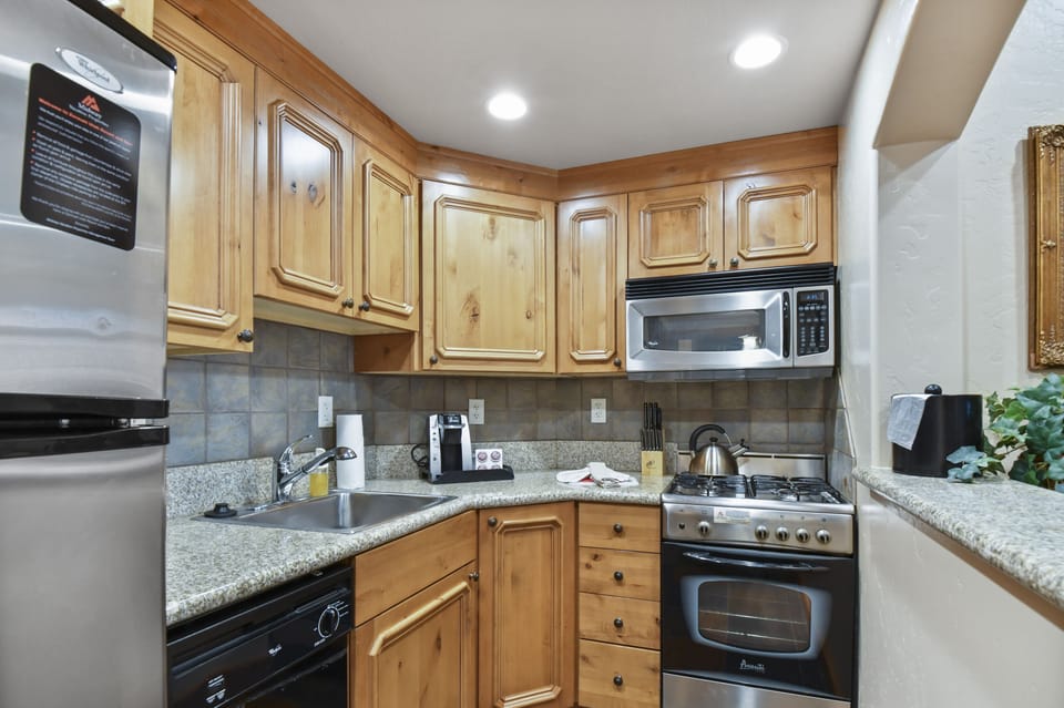 Full kitchen