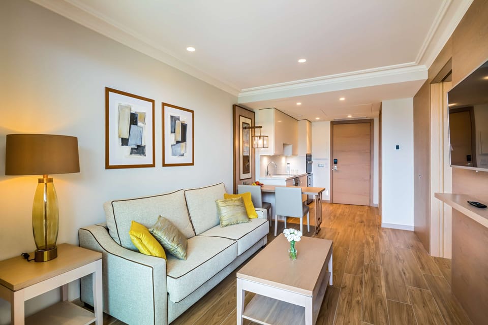 1 bedroom, premium bedding, minibar, in-room safe