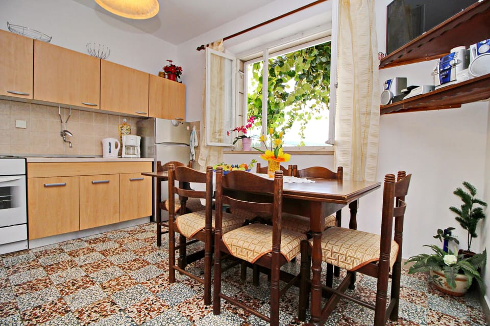 House (Four Bedroom House with Private Pool) | Dining room