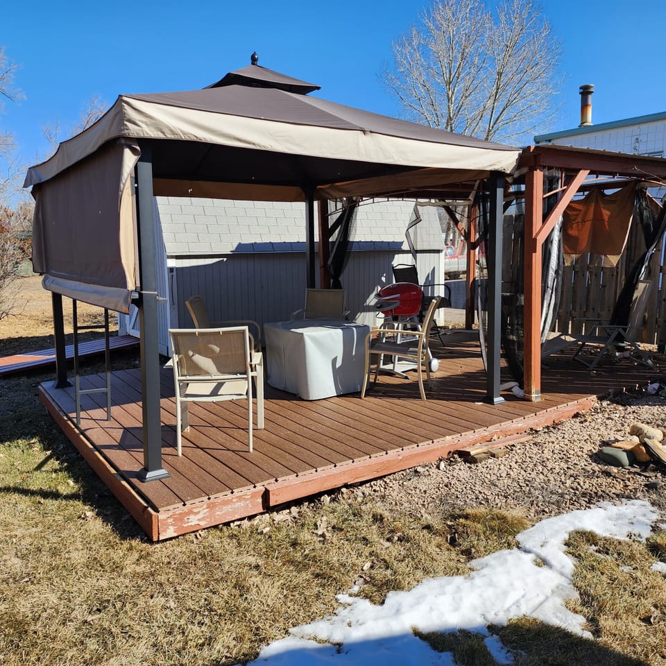 Outdoor patio with fire pit, electric grill, and seating for 6