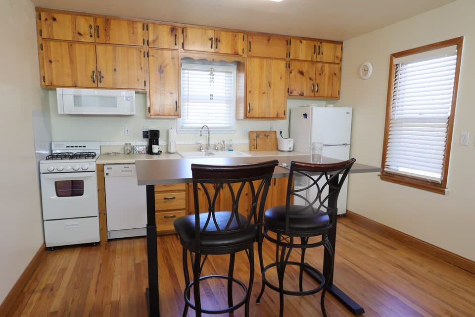 Kitchen /  Dining area seats 2-4