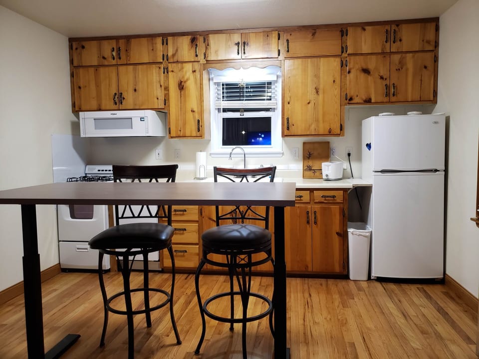 Adjustable height table