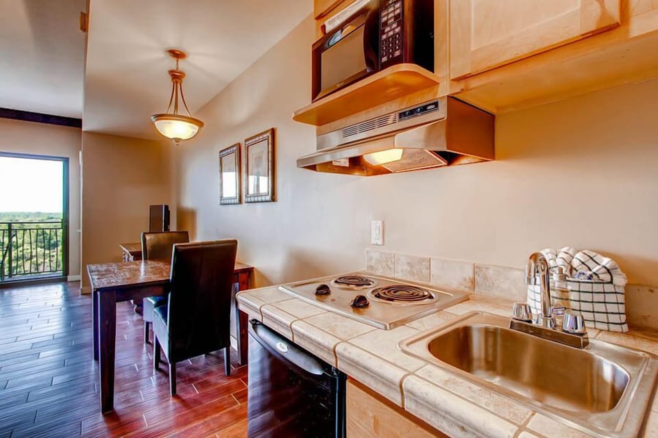 Kitchenette w/Stovetop, Microwave and Mini-fridge