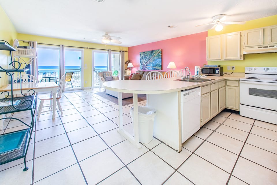 Kitchen and bar overlooking the gulf!