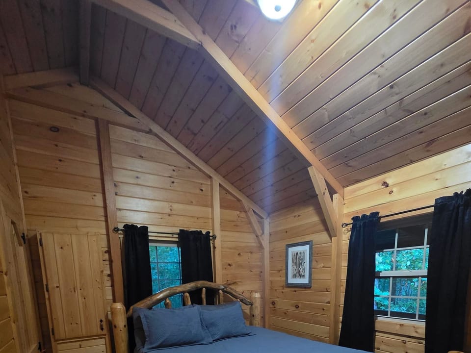 Queen log bed with fresh towels