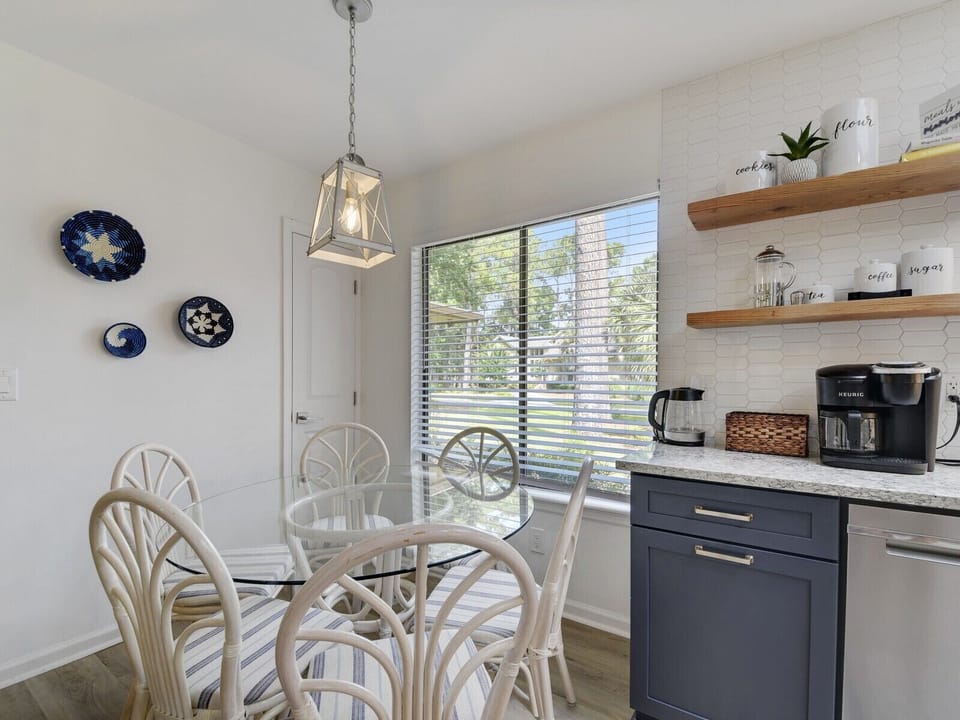 Kitchen Table Seats Six at 48 Heritage Road