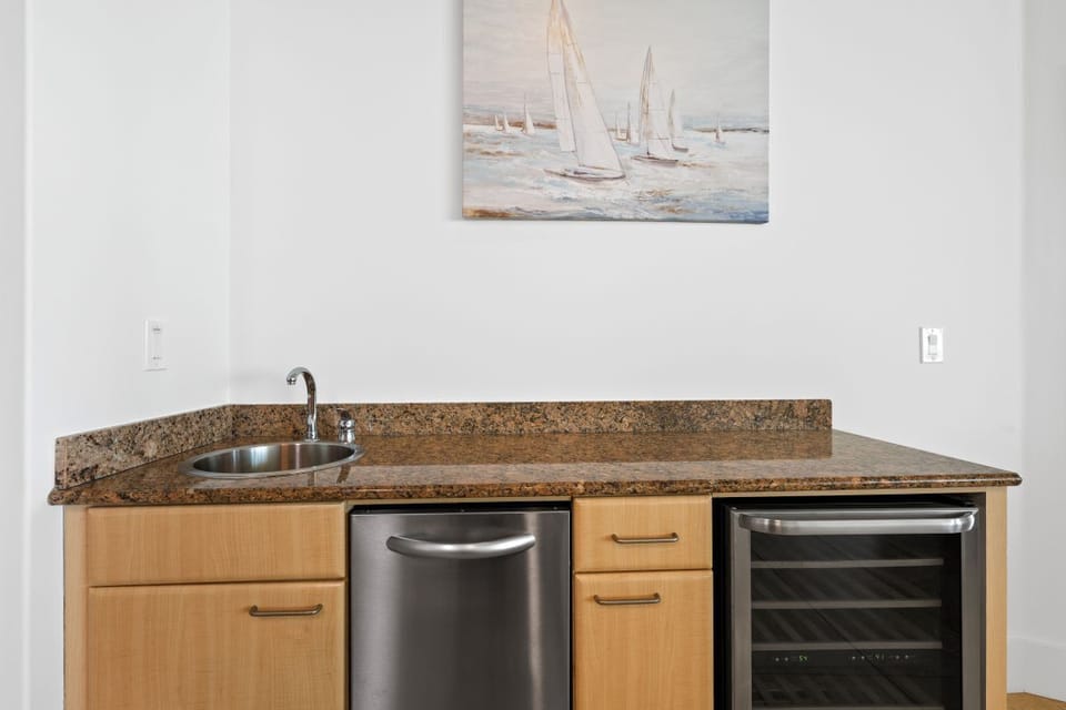 Caribe Penthouse C1 Wet Bar with Beverage Cooler and Ice Machine
