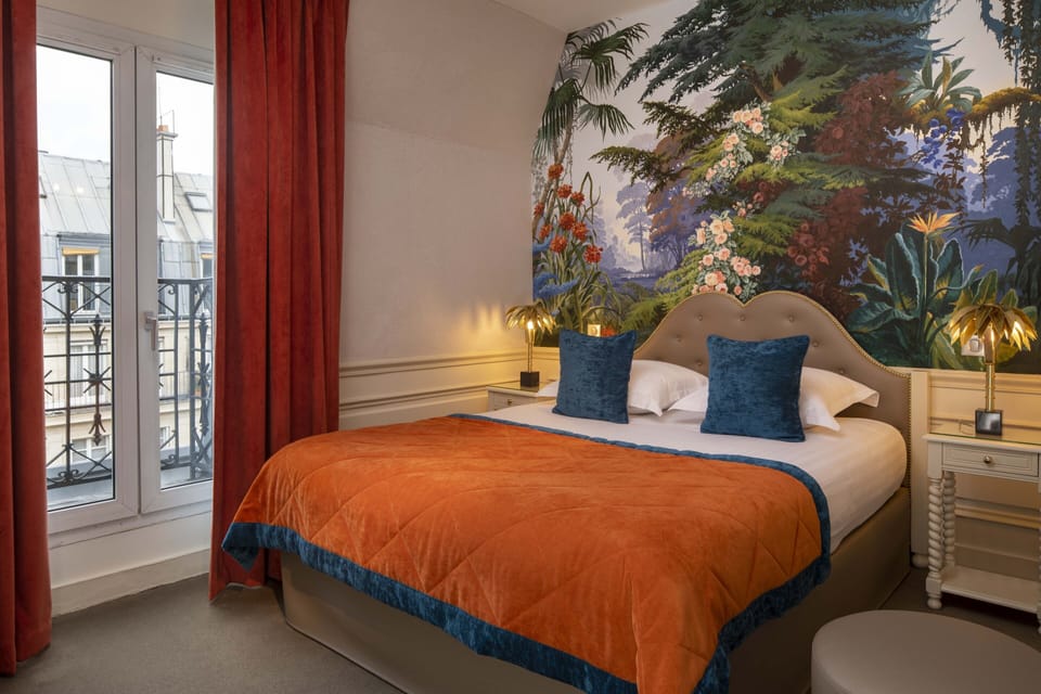 Classic Room | In-room safe, individually decorated, individually furnished, desk