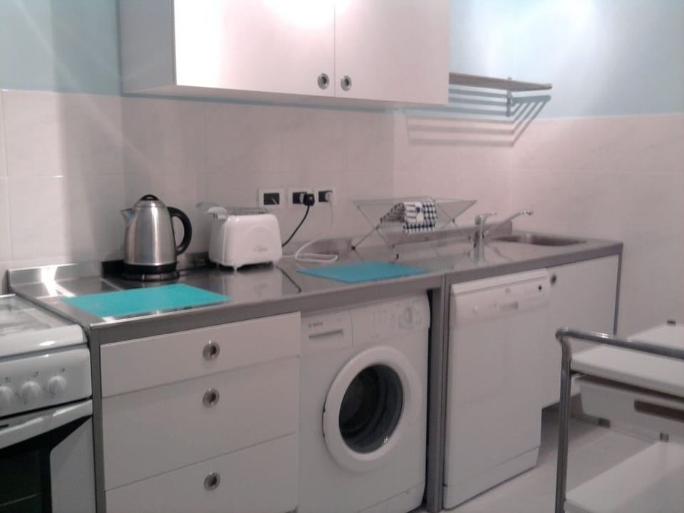 Top floor kitchen. Modern, compact and well equipped.