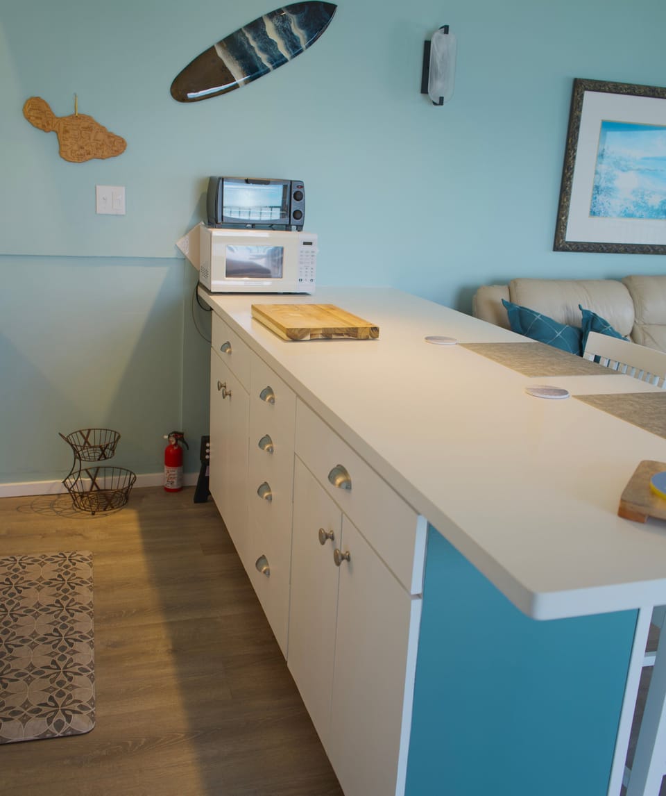 Eat in kitchen island.