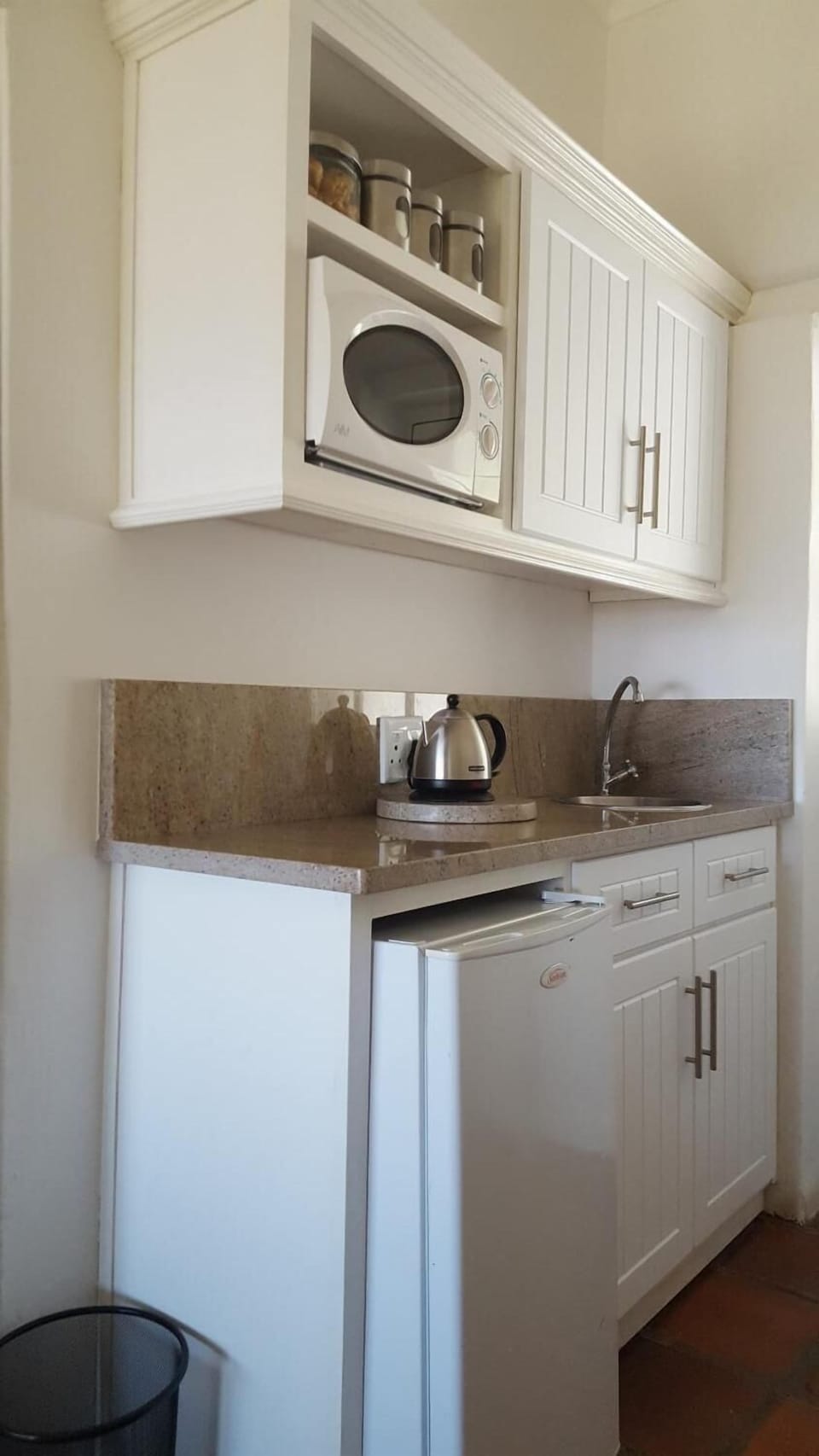 Schuur - Self Catering Option | Private kitchen | Fridge, microwave, electric kettle