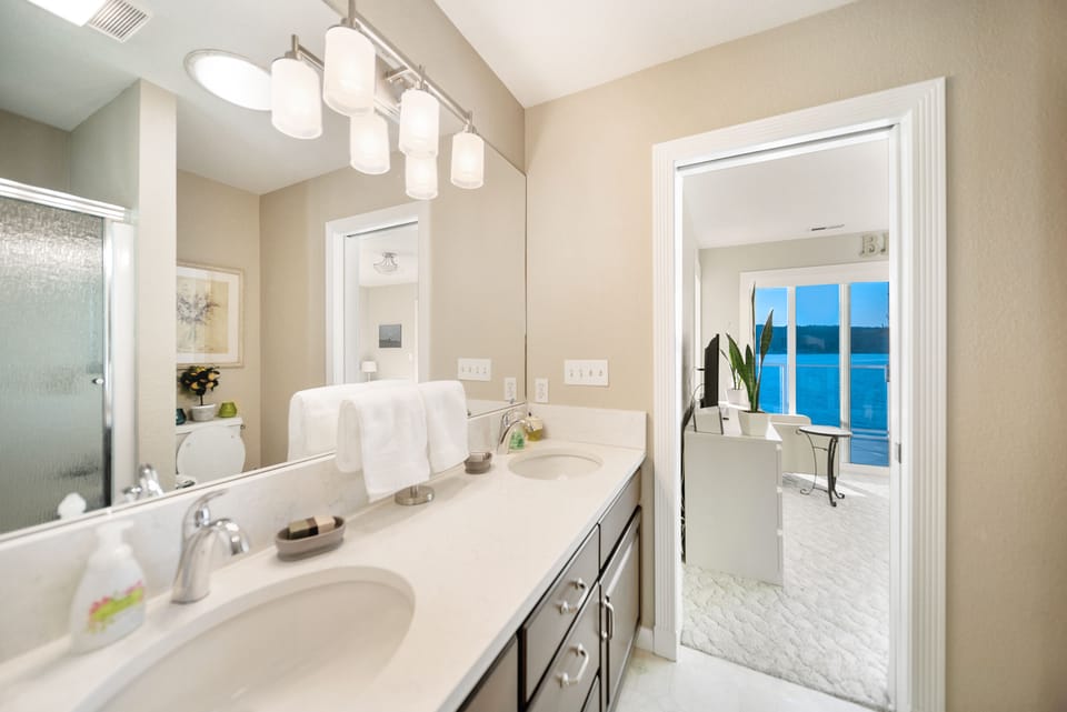 Shared bathroom for upstairs bedrooms. Pocket doors on both sides, tub/shower. 