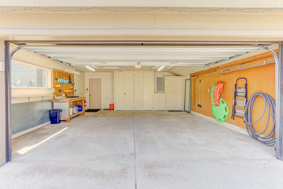 Parking | Heated Garage (2 Vehicles) | Driveway (2 Vehicles)