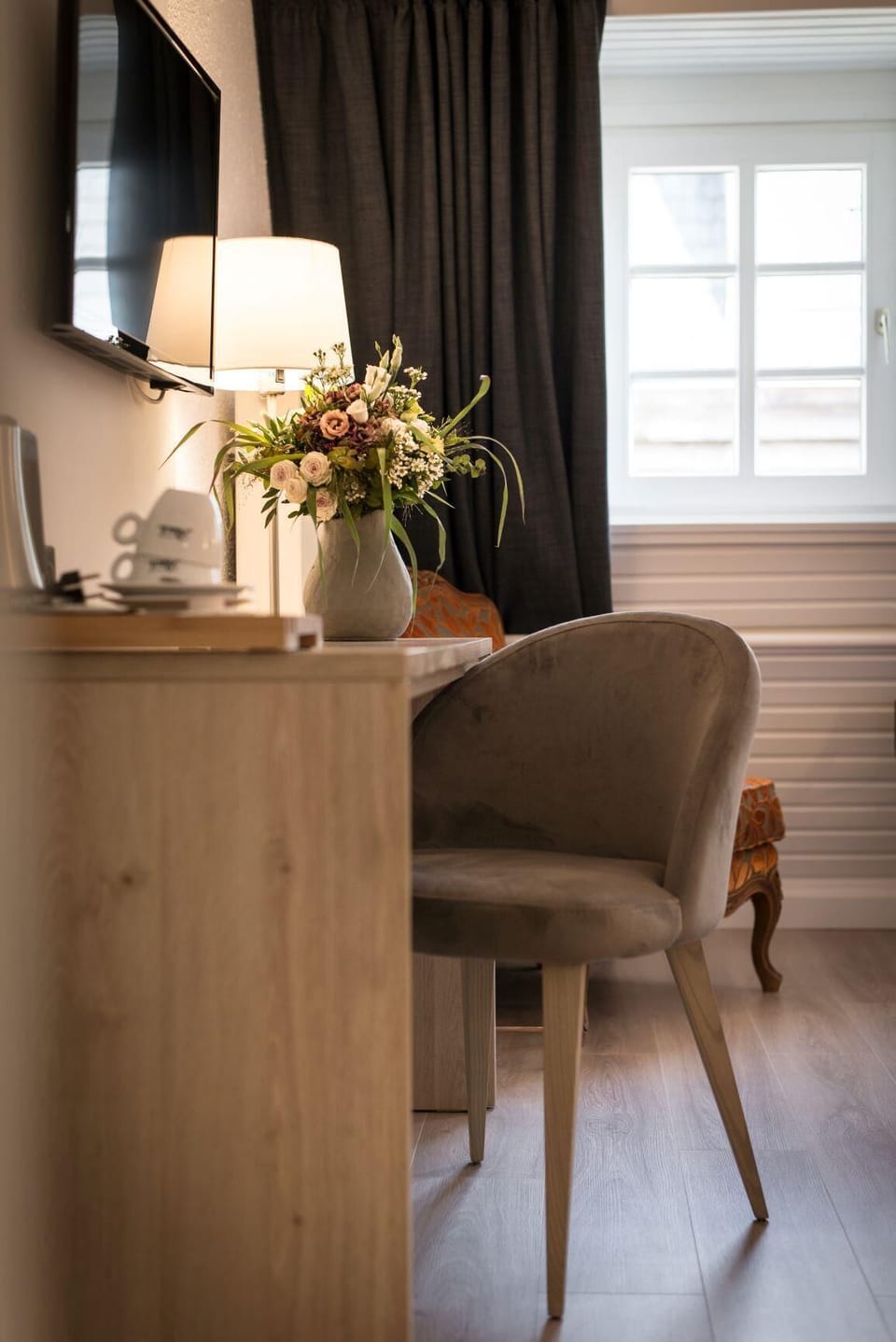 Premium bedding, in-room safe, blackout drapes, soundproofing