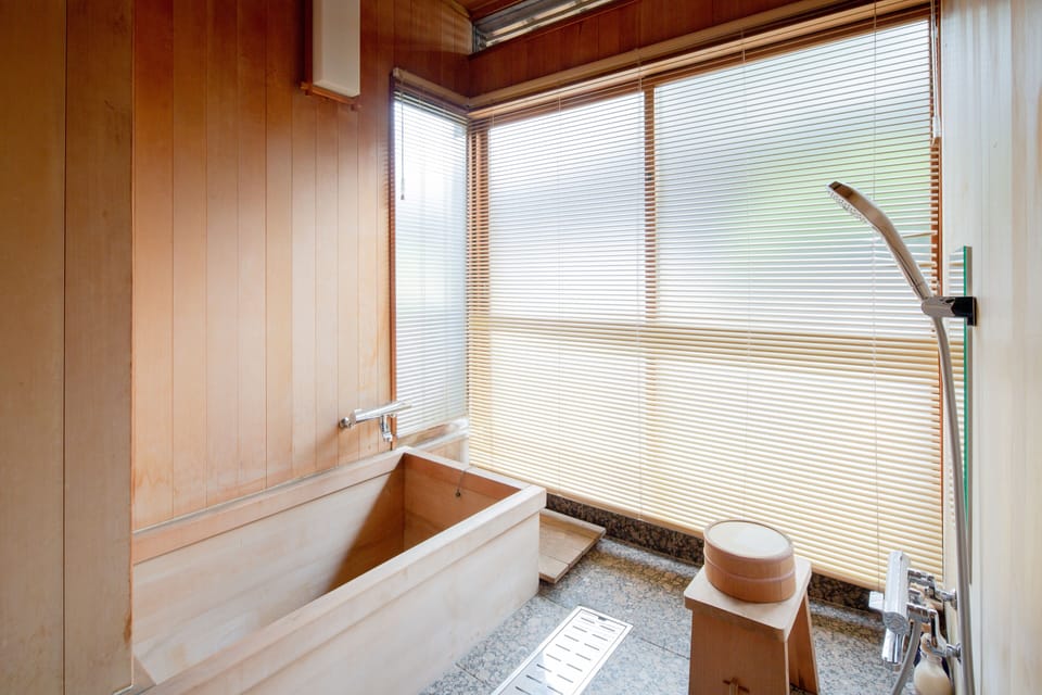Separate tub and shower, free toiletries, hair dryer