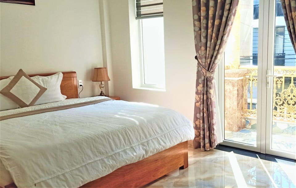 Deluxe Double Room, Balcony | Desk, iron/ironing board, free WiFi, bed sheets