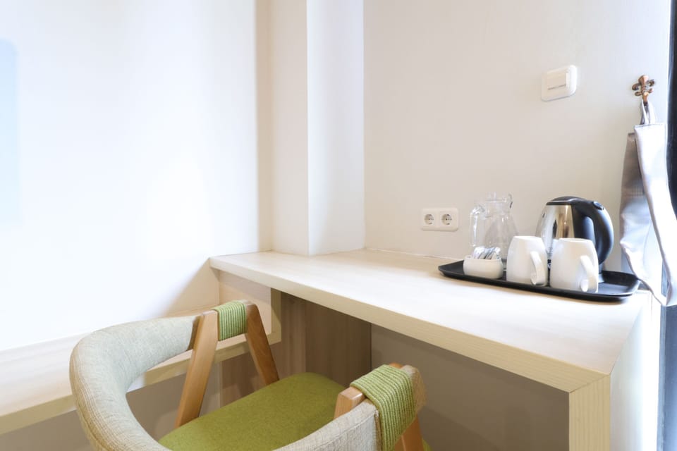 Desk, free WiFi, bed sheets