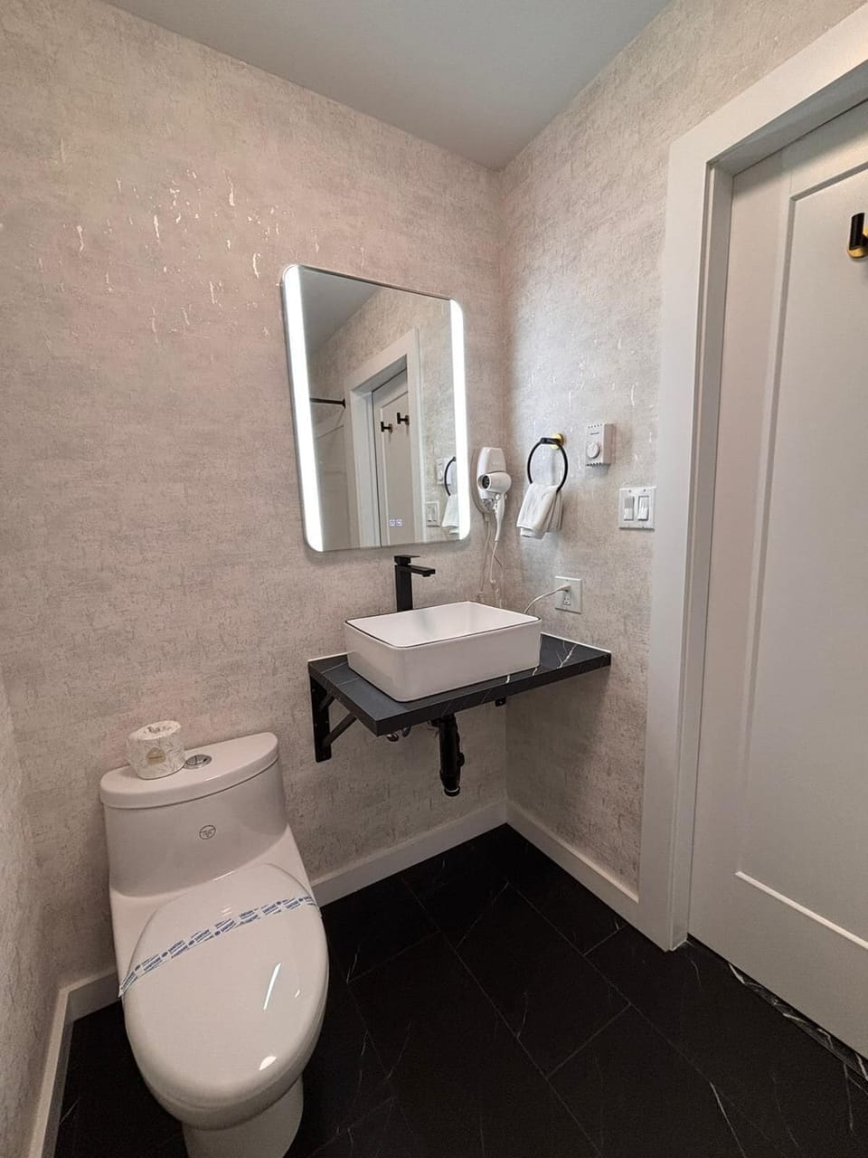 Premium Renovated Ocean View King Suite | Bathroom | Combined shower/tub, free toiletries, hair dryer, towels
