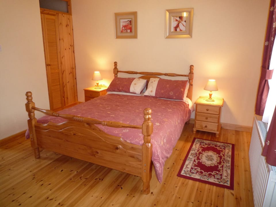 2 bedrooms, bed sheets