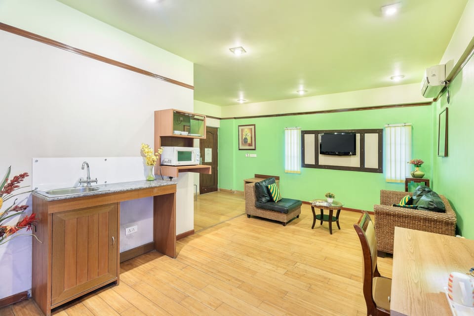 Family Double Room | Desk, free WiFi, bed sheets