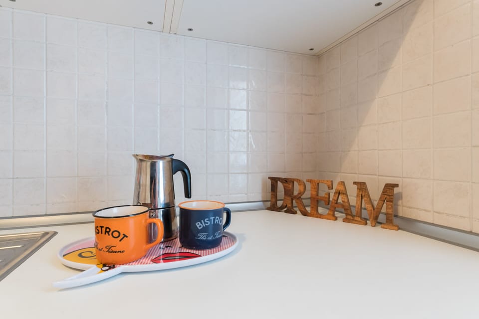 Apartment | Private kitchenette | Cookware/dishes/utensils