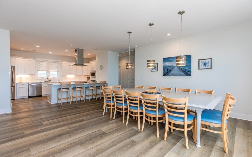 Kitchen & Dining