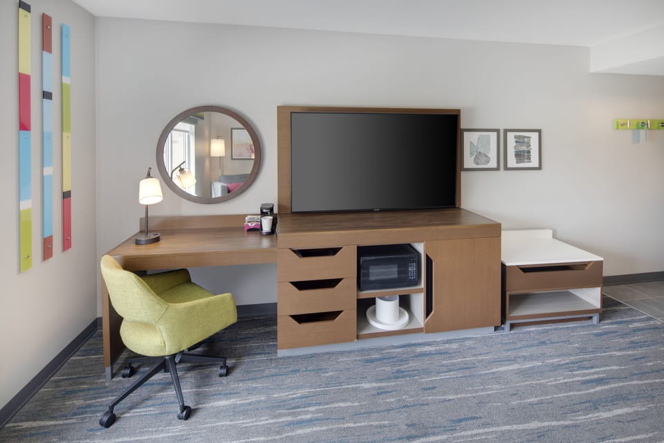 Desk, laptop workspace, WiFi, bed sheets
