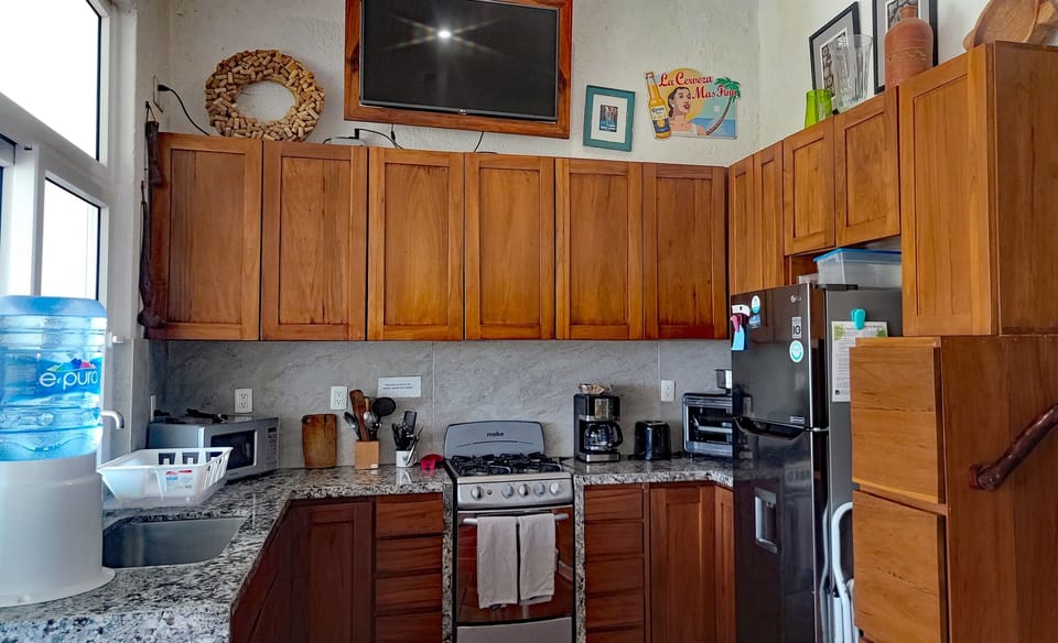 Open Plan Kitchen: Marble Countertops, Mahogany Cabinets & Full Size Appliances