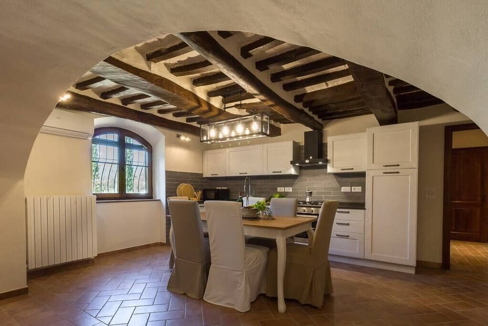 Dining Area, Etruscan Suite