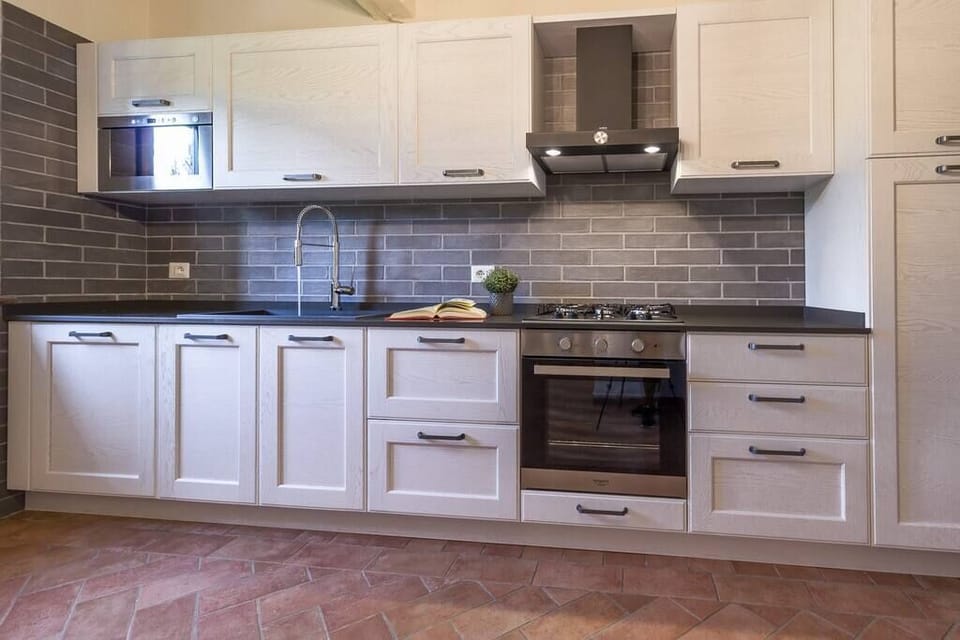 Kitchen, Etruscan Suite